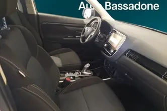 Mitsubishi Outlander, 2.4, 99 kW, pistikhübriid, automaat, nelikvedu