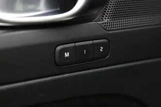 Volvo XC40, 1.5, 95 kW, бензин, механическая, передний привод