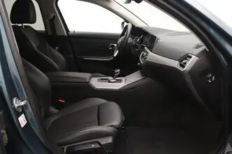 BMW 330, 2.0, 135 kW, подключаемый гибрид, автомат, задний привод