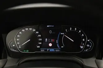 BMW 330, 2.0, 135 kW, подключаемый гибрид, автомат, задний привод
