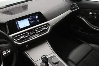 BMW 330, 2.0, 135 kW, подключаемый гибрид, автомат, задний привод