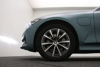 BMW 330, 2.0, 135 kW, подключаемый гибрид, автомат, задний привод