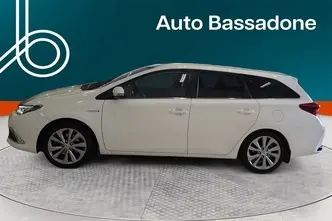 Toyota Auris, 1.8, 73 kW, hybrid, automatic, front-wheel drive
