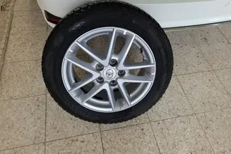 Toyota Auris, 1.8, 73 kW, hybrid, automatic, front-wheel drive