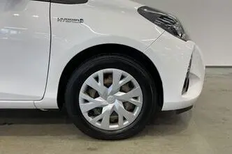 Toyota Yaris, 1.5, 54 kW, гибрид, автомат, передний привод