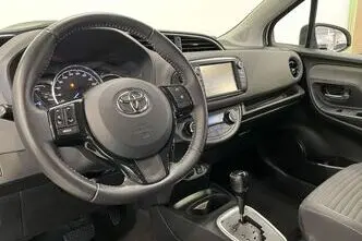 Toyota Yaris, 1.5, 54 kW, гибрид, автомат, передний привод