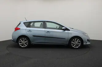 Toyota Auris, 1.8, 73 kW, hybrid, automatic, front-wheel drive