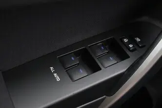 Toyota Auris, 1.8, 73 kW, hybrid, automatic, front-wheel drive