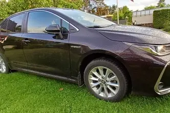 Toyota Corolla, 1.8, 72 kW, hybrid, automatic, front-wheel drive