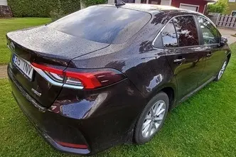Toyota Corolla, 1.8, 72 kW, hybrid, automatic, front-wheel drive
