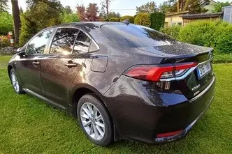 Toyota Corolla, 1.8, 72 kW, hybrid, automatic, front-wheel drive