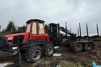Komatsu 875