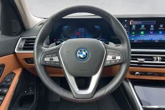 BMW 330, 215 kW, бензин, автомат, полный привод