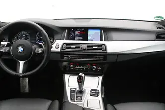 BMW 520, 2.0, 135 kW, бензин, автомат, задний привод