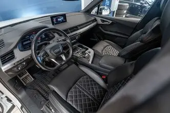 Audi SQ7, 4.0, 320 kW, дизель, автомат, полный привод
