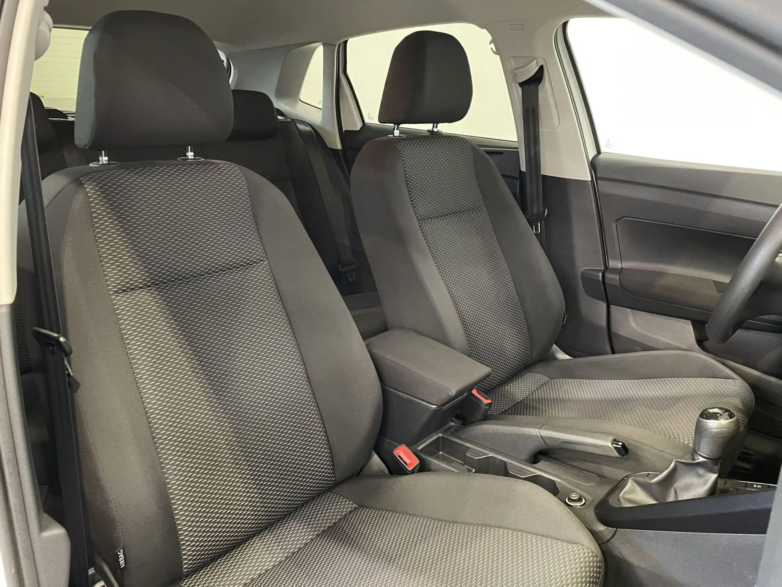 Volkswagen Polo, 1.0, 70 kW, бензин, механическая, передний привод
