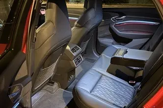 Audi e-tron, 370 kW, электричество, автомат, полный привод