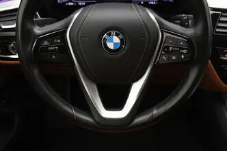 BMW 520, 2.0, 120 kW, гибрид, автомат, задний привод