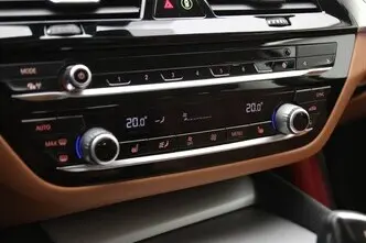 BMW 520, 2.0, 120 kW, гибрид, автомат, задний привод