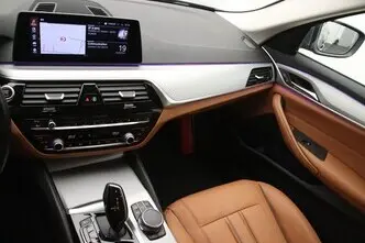 BMW 520, 2.0, 120 kW, гибрид, автомат, задний привод