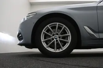 BMW 520, 2.0, 120 kW, гибрид, автомат, задний привод