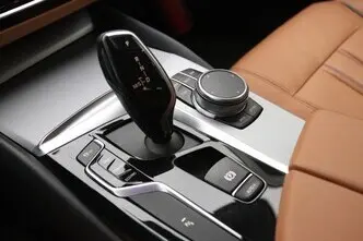 BMW 520, 2.0, 120 kW, гибрид, автомат, задний привод