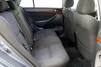 Toyota Avensis, 2.2, 110 kW, diesel, manual, front-wheel drive