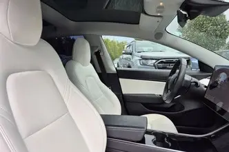 Tesla Model 3, 225 kW, elekter, automaat, tagavedu