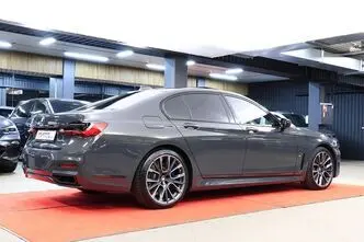 BMW 750, 4.4, 390 kW, bensiin, automaat, nelikvedu