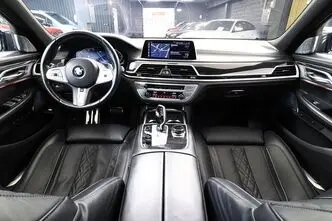 BMW 750, 4.4, 390 kW, bensiin, automaat, nelikvedu