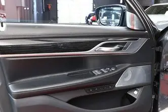 BMW 750, 4.4, 390 kW, bensiin, automaat, nelikvedu