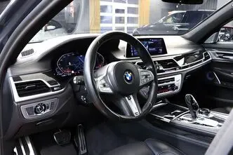 BMW 750, 4.4, 390 kW, bensiin, automaat, nelikvedu