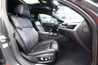 BMW 750, 4.4, 390 kW, bensiin, automaat, nelikvedu