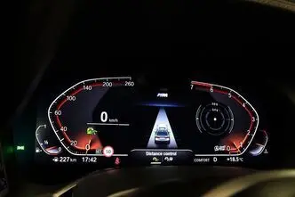 BMW 750, 4.4, 390 kW, bensiin, automaat, nelikvedu