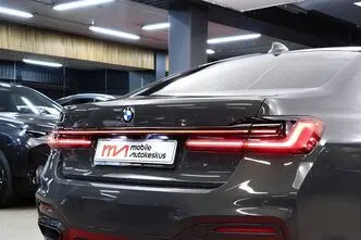 BMW 750, 4.4, 390 kW, bensiin, automaat, nelikvedu