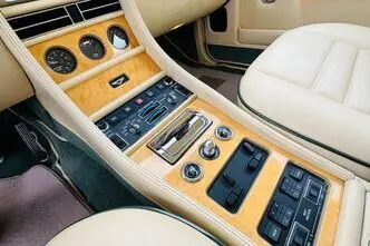 Bentley Turbo R, bensiin, automaat, tagavedu