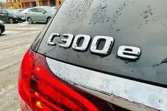 Mercedes-Benz C 300, pistikhübriid, automaat, tagavedu