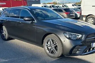 Mercedes-Benz E 300, plug-in hybrid, automatic, rear-wheel drive