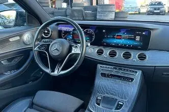 Mercedes-Benz E 300, plug-in hybrid, automatic, rear-wheel drive