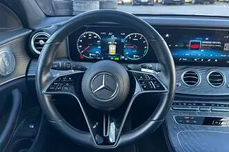 Mercedes-Benz E 300, plug-in hybrid, automatic, rear-wheel drive