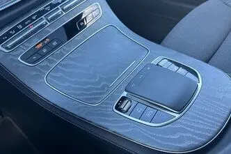 Mercedes-Benz E 300, plug-in hybrid, automatic, rear-wheel drive