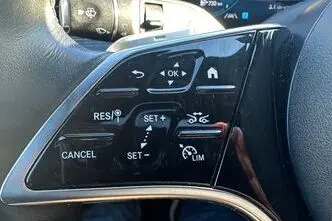Mercedes-Benz E 300, plug-in hybrid, automatic, rear-wheel drive