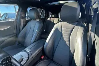 Mercedes-Benz E 300, plug-in hybrid, automatic, rear-wheel drive