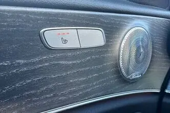 Mercedes-Benz E 300, plug-in hybrid, automatic, rear-wheel drive