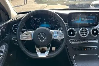 Mercedes-Benz C 180, bensiin, automaat, tagavedu