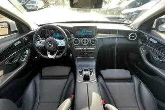 Mercedes-Benz C 180, bensiin, automaat, tagavedu
