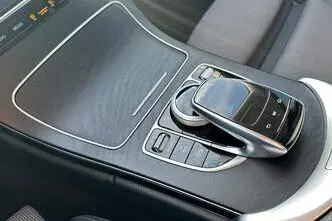 Mercedes-Benz C 180, bensiin, automaat, tagavedu