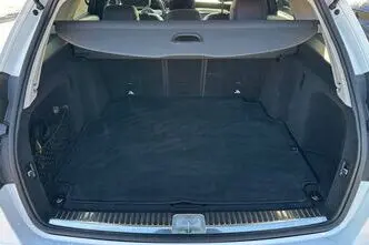 Mercedes-Benz C 180, bensiin, automaat, tagavedu