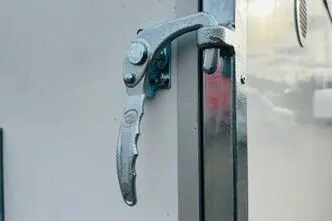 Tiki Treiler CV350-L Sandwich 3.5x1.47x1.5 küljeuks furgoonhaag