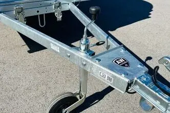 Tiki Treiler Keevis 350-LH 3.5x1.5 Plastkaanega kastihaagis